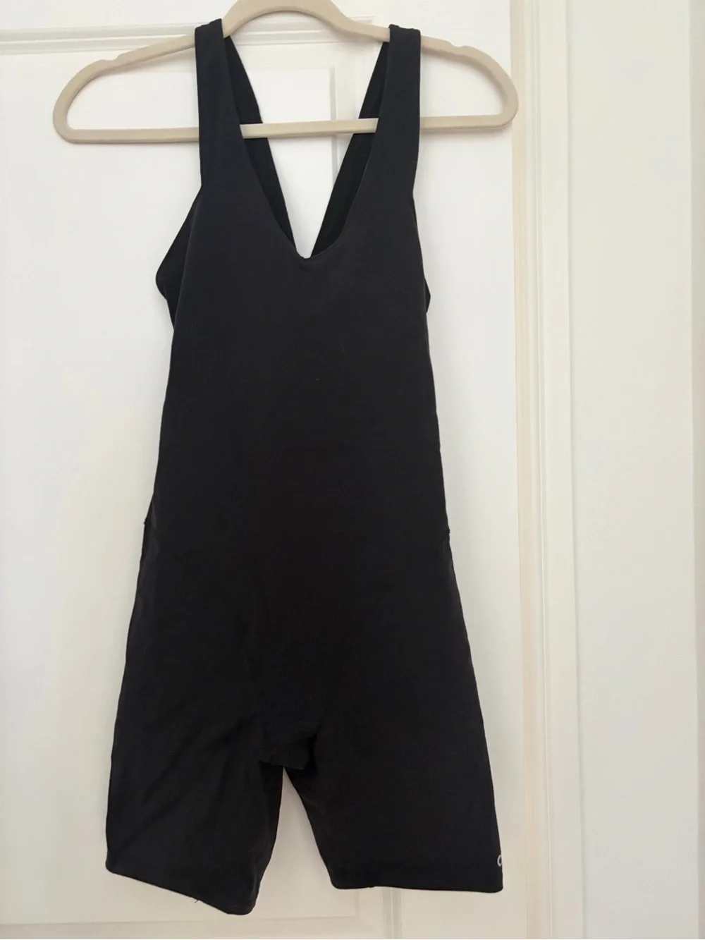 ALO Yoga Black Fitted V‑Neck Jumpsuit Romper